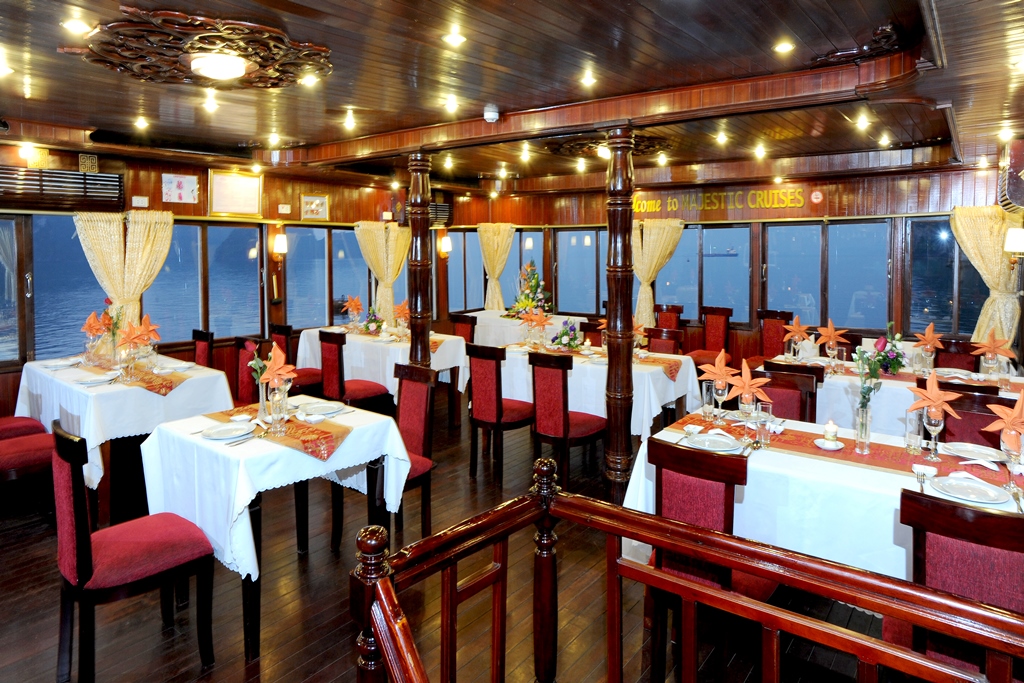 Du thuyền Hạ Long Majestic Cruise